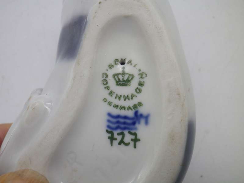 Royal COPENHAGEN Denmark PLAYING KITTEN # 727