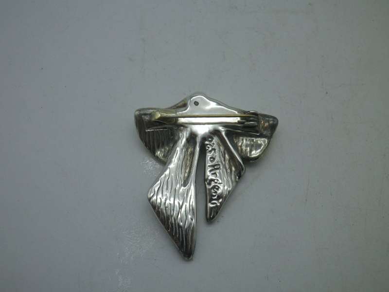 Sterling Silver & Gold tone bow shaped brooch.