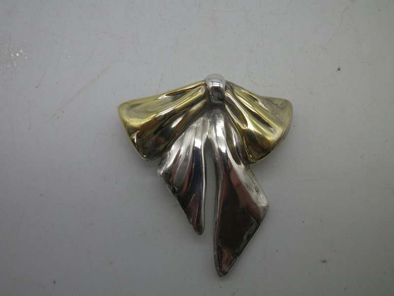 Sterling Silver & Gold tone bow shaped brooch.