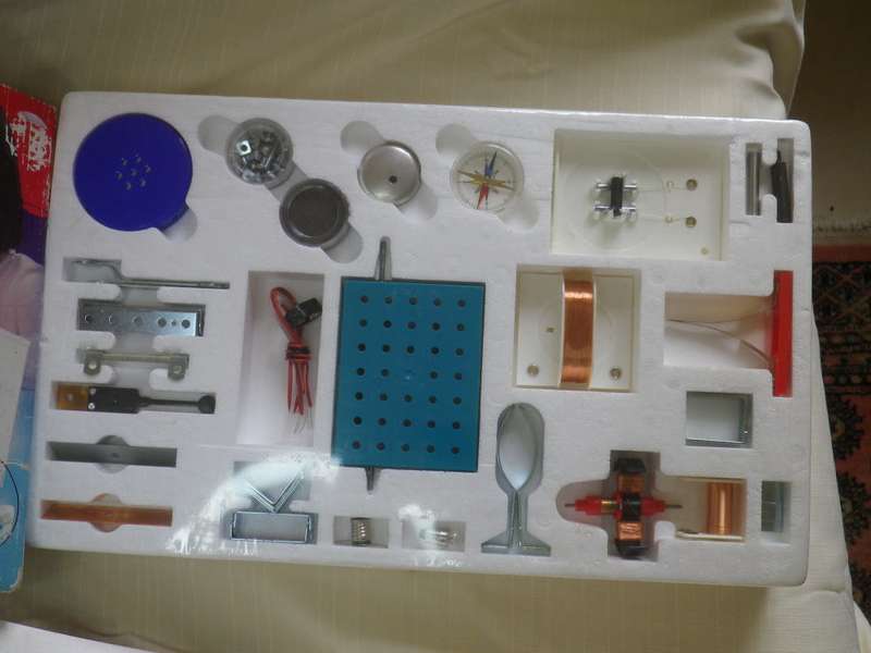 VINTAGE MEHANO Electricity & Magnetism Experiments Set 153 EXPERIMENTS BOXED & SEALED
