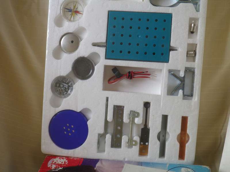 VINTAGE MEHANO Electricity & Magnetism Experiments Set 153 EXPERIMENTS BOXED & SEALED