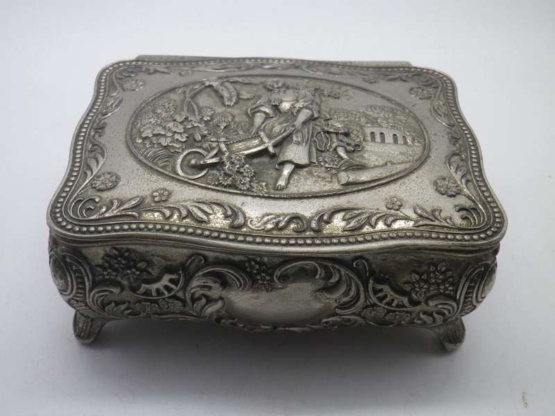 Good Quality Vintage Silver tone metal Jewellery box on 4 legs. Made in Japan. 12.5x9.5x5cm