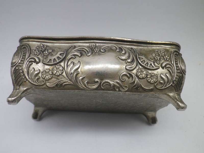 Good Quality Vintage Silver tone metal Jewellery box on 4 legs. Made in Japan. 12.5x9.5x5cm