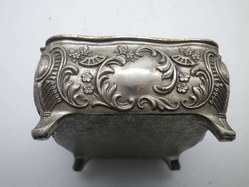 Good Quality Vintage Silver tone metal Jewellery box on 4 legs. Made in Japan. 12.5x9.5x5cm