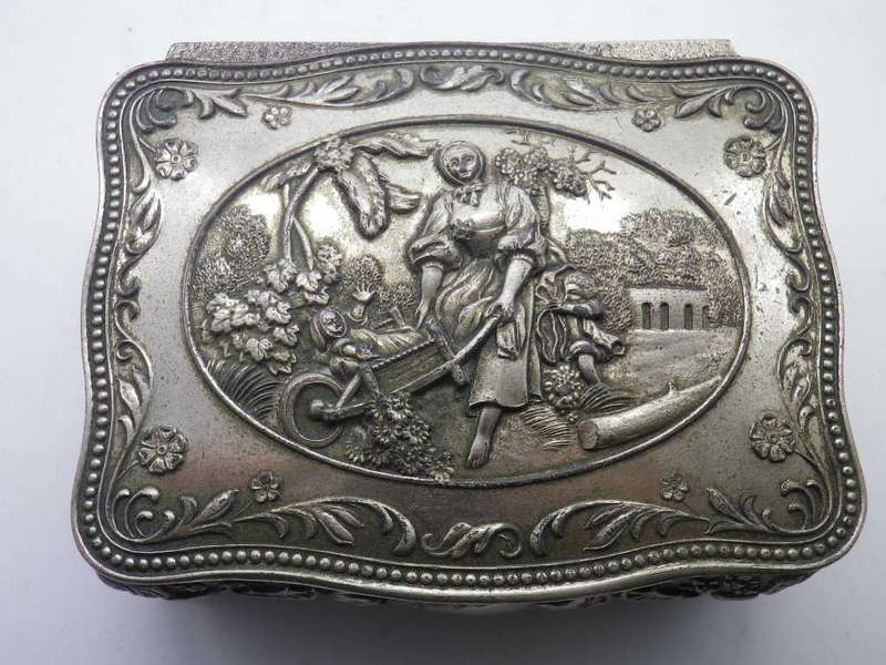 Good Quality Vintage Silver tone metal Jewellery box on 4 legs. Made in Japan. 12.5x9.5x5cm