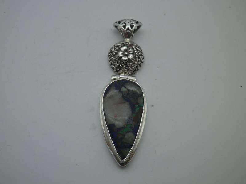 Sterling Silver Hand made Vintage pendant with beautiful detail and semi precious stone.