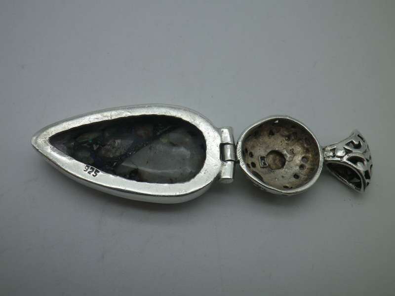 Sterling Silver Hand made Vintage pendant with beautiful detail and semi precious stone.
