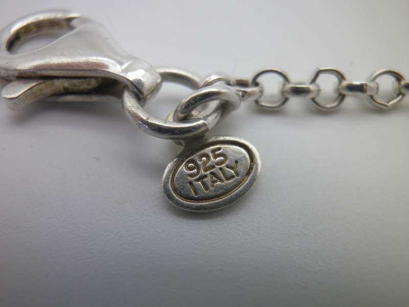 Sterling Silver INFINITY bracelet. Made in Italy. 21.5cm long 5g. Dainty
