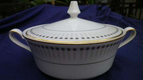 Stunning! Vintage Noritake "Florence" design (7029) lidded serving dish (2 on offer). Beautiful!