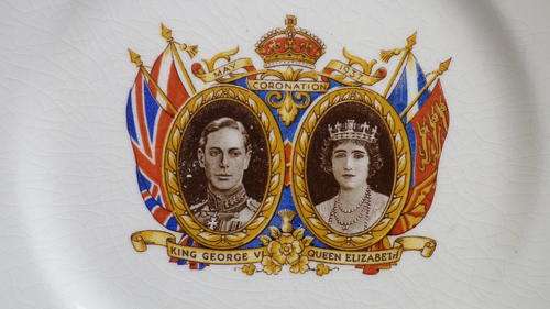 AWESOME FIND! 1937 CORONATION OF KING GEORGE VI OF ENGLAND VINTAGE CROWN DEVON PLATE. AMAZING!
