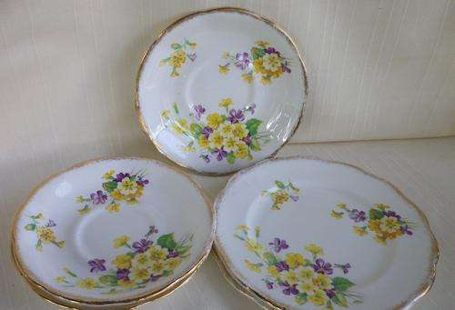 NICE LOT OF ROYAL ALBERT: 2 CAKE PLATES & 3 SAUCERS. ONE BID TAKES ALL. VERY GOOD CONDITION.