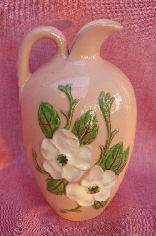 Rather gorgeous Vintage HULL, USA ART POTTERY vase "Rosella" pattern. Dusky pink & white dogroses