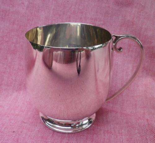 GORGEOUS HALLMARKED SILVER  Christening mug. Birmingham 1945. 115 Grm