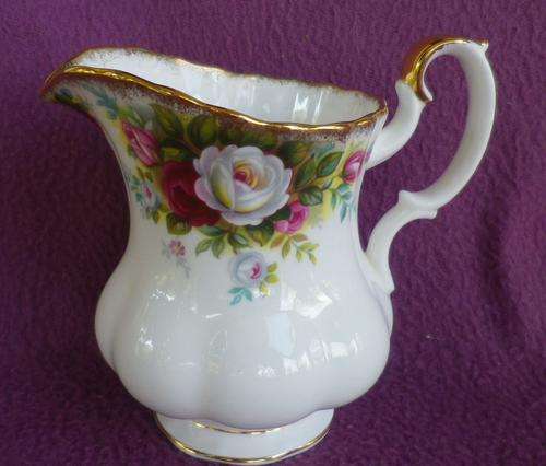 MAGNIFICENT! ROYAL ALBERT RARE "CELEBRATION" PATTERN creamer!! WOW!.