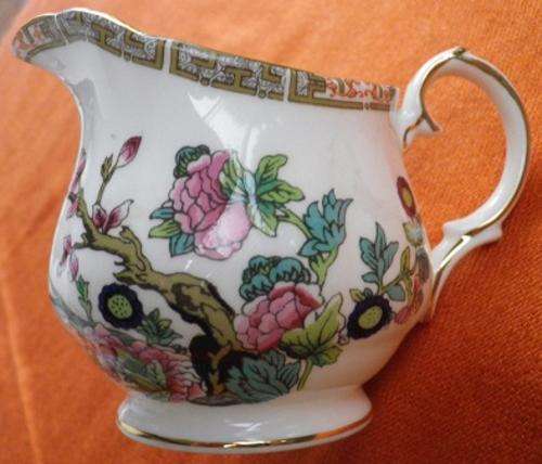 Pretty little Duchess, England Bone China WILLOW TREE PATTERN creamer. Lovely condition