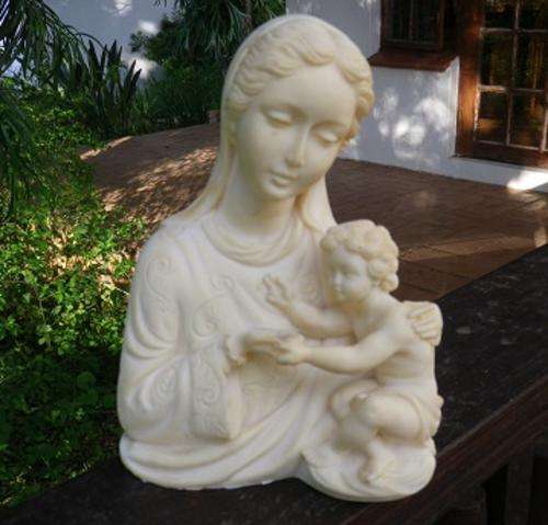 SPECTACULAR FIND! Gorgeous resin Madonna and child. EXQUISITE