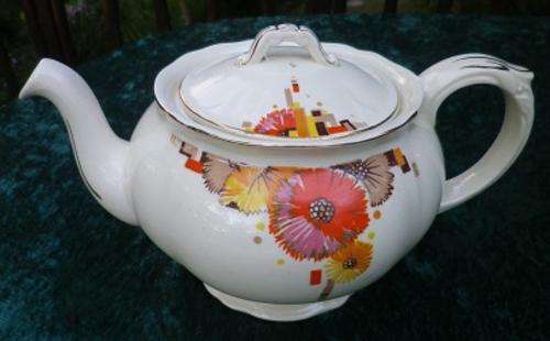 Lovely ART DECO GRINDLEY, CREAMPETAL ENGLAND TEA POT. Mint