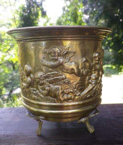 CHARMING & CUTE small 3-legged brass pot plant holder with embossed cherubs.