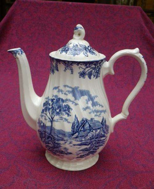 GORGEOUS BLUE& WHITE VINTAGE MYOTT, ENGLAND "THE BROOK" PATTERN COFFEE POT