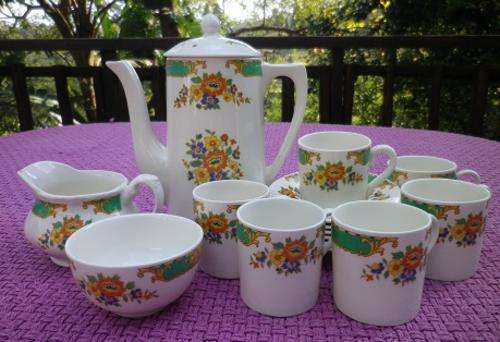LOVELY  VINTAGE GRINDLEY, ENGLAND 1936-54,16 PIECE COFFEE SET.