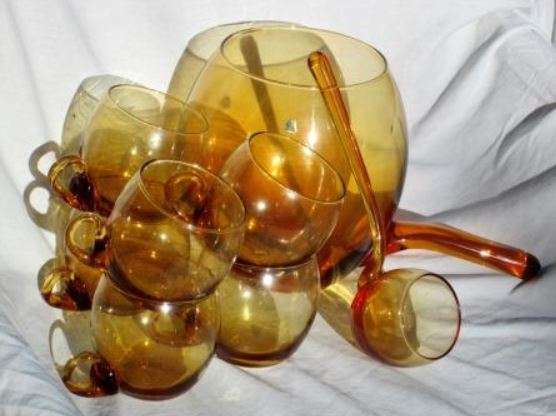 WOW!! awesome RETRO & very UNUSUAL ITALIAN MURANO GLASS 1960s 8 piece honey coloured PUNCH SET