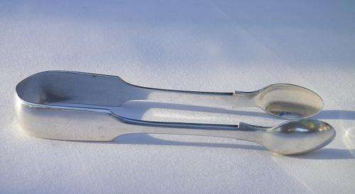 Very good quality hallmarked Silver-plated sugar tongs. Excellent condition.