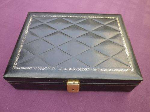Gorgeous, black MADE IN SWEDEN vintage genuine leather jewellery box. 24.5 x 18.5 x 6cm