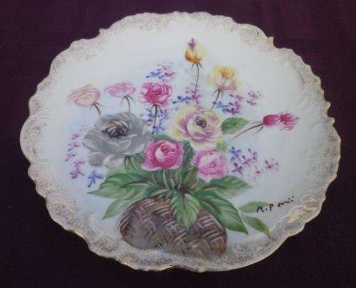 BEAUTIFUL handmade & painted vintage Italian BALBOA round cake plate. Roses with scalloped gilt edge