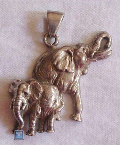 Stunning vintage STERLING SILVER mother elephant & calf pendant.