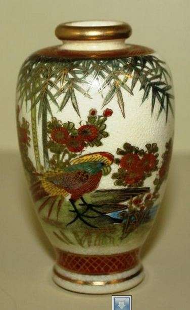 Beautiful little FINEST QUALITY vintage JAPANESE SATSUMA VASE 9.5 cm