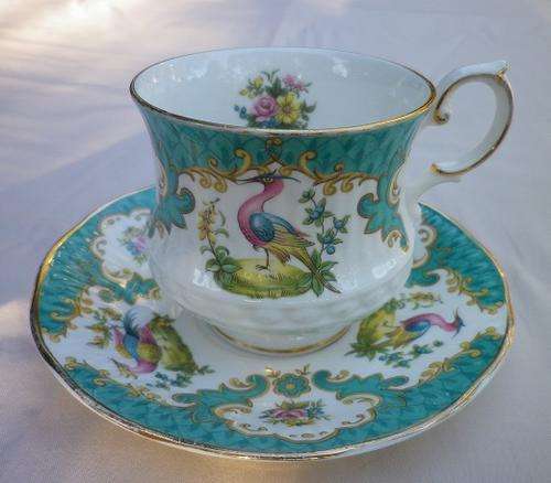 EXQUISITE VINTAGE QUEEN'S ROSINA CHINA Co Ltd FINE BONE CHINA CUP & SAUCER. CHELSEA BIRD DESIGN