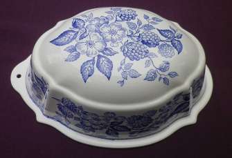 MARVELOUS SPODE THE BLUE ROOM COLLECTION CERAMIC JELLY MOULD. "BRAMBLE" PATTERN
