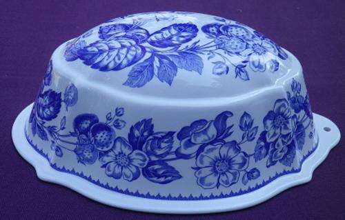 MARVELOUS SPODE THE BLUE ROOM COLLECTION CERAMIC JELLY MOULD. "STRAWBERRY" PATTERN