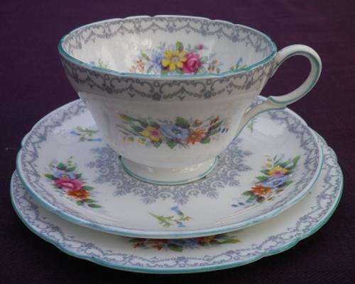 WOW! EXQUISITE, UNUSUAL SHELLEY 'CROCHET' TRIO. No: 13303. Up to R630 on ebay!