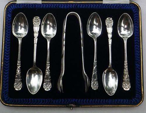 BEAUTIFUL QUALITY ORNATE SET OF 6 SILVERPLATED TEASPOONS & SUGAR NIPS (EPNS). MAKER PA & S. BOXED.