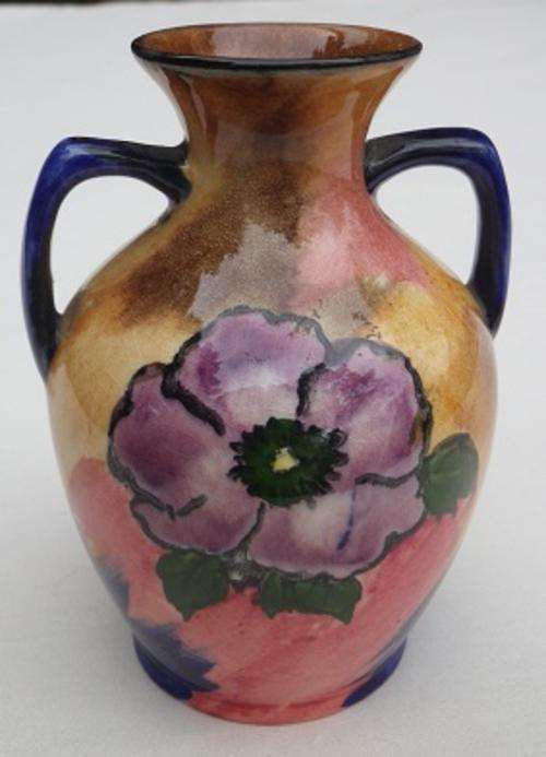 BEAUTIFUL DAINTY H & K TUNSTALL VASE (no1)