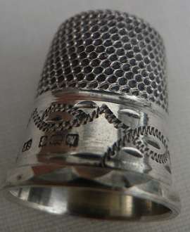 SWEETEST MINIATURE HALLMARKED SILVER THIMBLE. BIRMINGHAM, 1921. 1.7cm Maker: JS