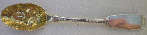 EXQUISITE 1846 LONDON SILVER BERRY SPOON WITH GILDED BOWL. Maker: CHARLES LIAS 16.8 grm. 14cm
