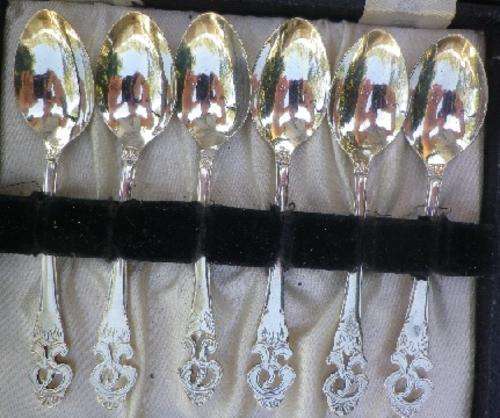 UNUSUAL SET OF SIX SOUTH AFRICAN HALLMARKED STERLING SILVER TEASPOONS. 64 grams