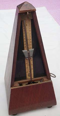 Good quality vintage METRONOME. Made in FRANCE. Working well.