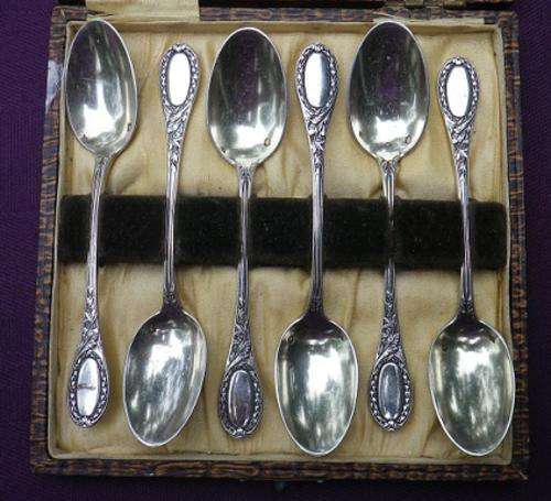 BEAUTIFUL BOXED SET OF SIX HALLMARKED FRENCH SILVER TEASPOONS