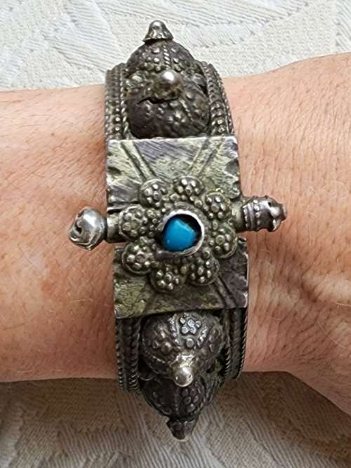 Vintage Silver Yemeni Bracelet with Hand Made screw in pin.