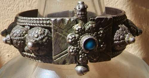 Vintage Silver Yemeni Bracelet with Hand Made screw in pin.