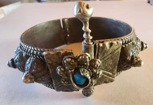 Vintage Silver Yemeni Bracelet with Hand Made screw in pin.
