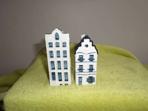 2 KLM HOUSES WITHOUT LIDS NO 3 AND 87