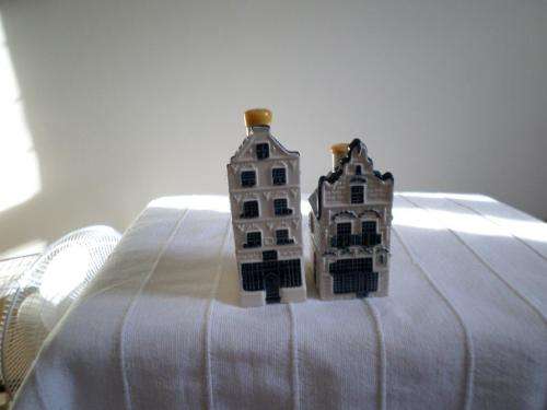 2 KLM HOUSES NO 28 AND 20  WITH LIDS- MADE BY BOLS ROYAL DISTILLERS HOLLAND