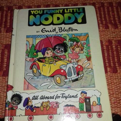 5 ENID BLYTON CHILDREN BOOKS (noddy books 2 got some scratching and writing in)