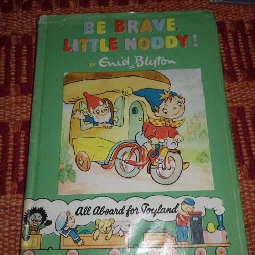 5 ENID BLYTON CHILDREN BOOKS (noddy books 2 got some scratching and writing in)