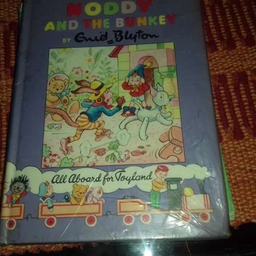 5 ENID BLYTON CHILDREN BOOKS (noddy books 2 got some scratching and writing in)