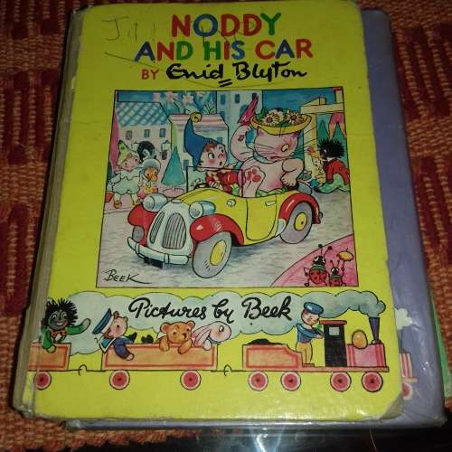 5 ENID BLYTON CHILDREN BOOKS (noddy books 2 got some scratching and writing in)